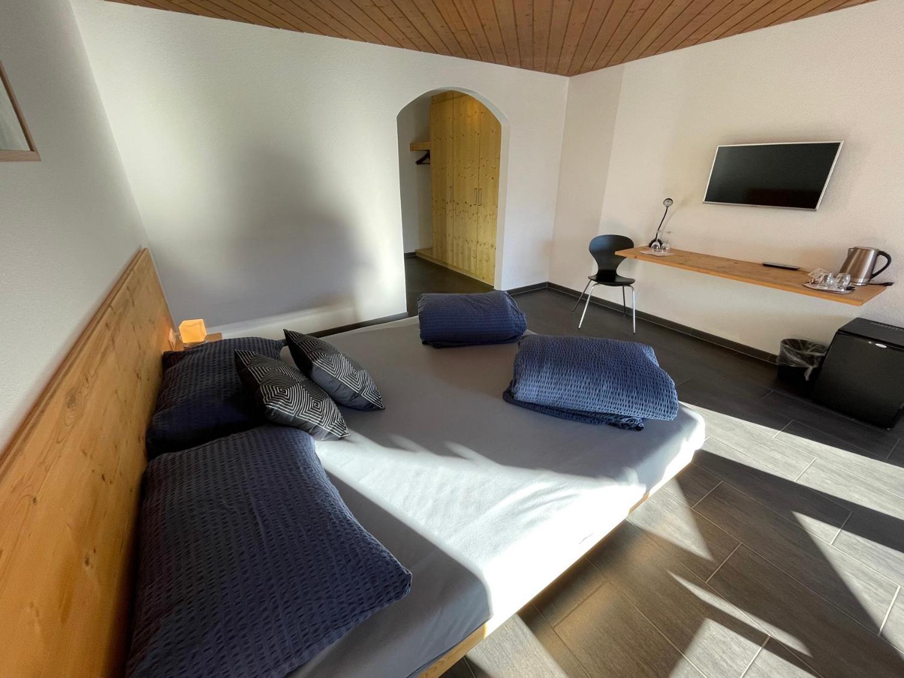 Catrina Hotel Disentis Room photo