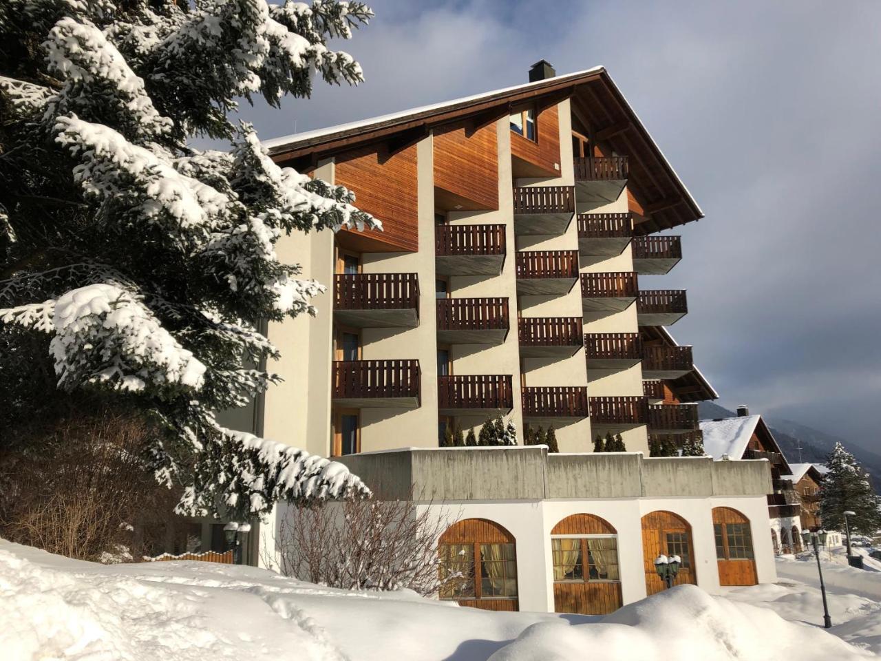 Catrina Hotel Disentis Exterior photo